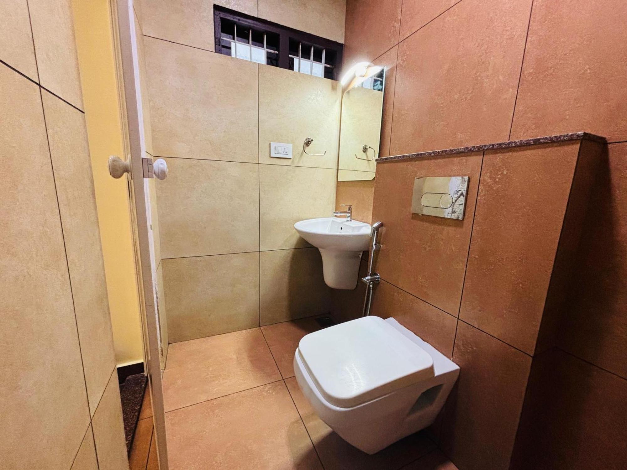 Готель Isha Residency Kochi Екстер'єр фото