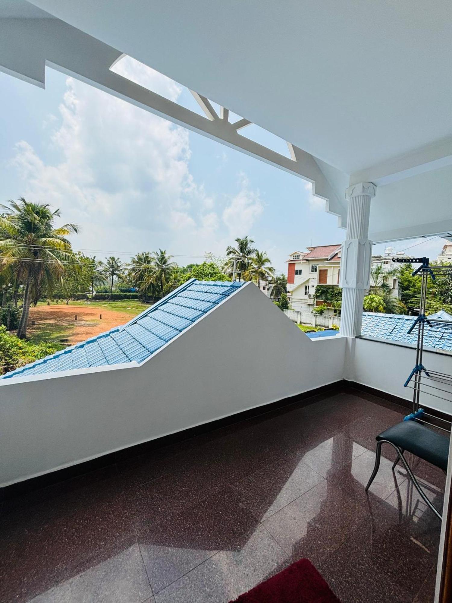 Готель Isha Residency Kochi Екстер'єр фото