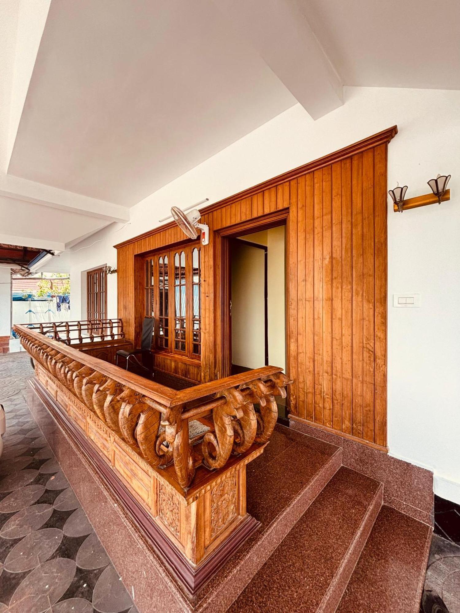 Готель Isha Residency Kochi Екстер'єр фото