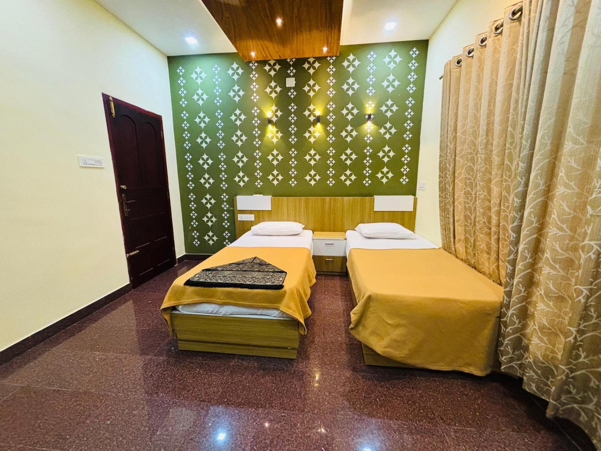 Готель Isha Residency Kochi Екстер'єр фото