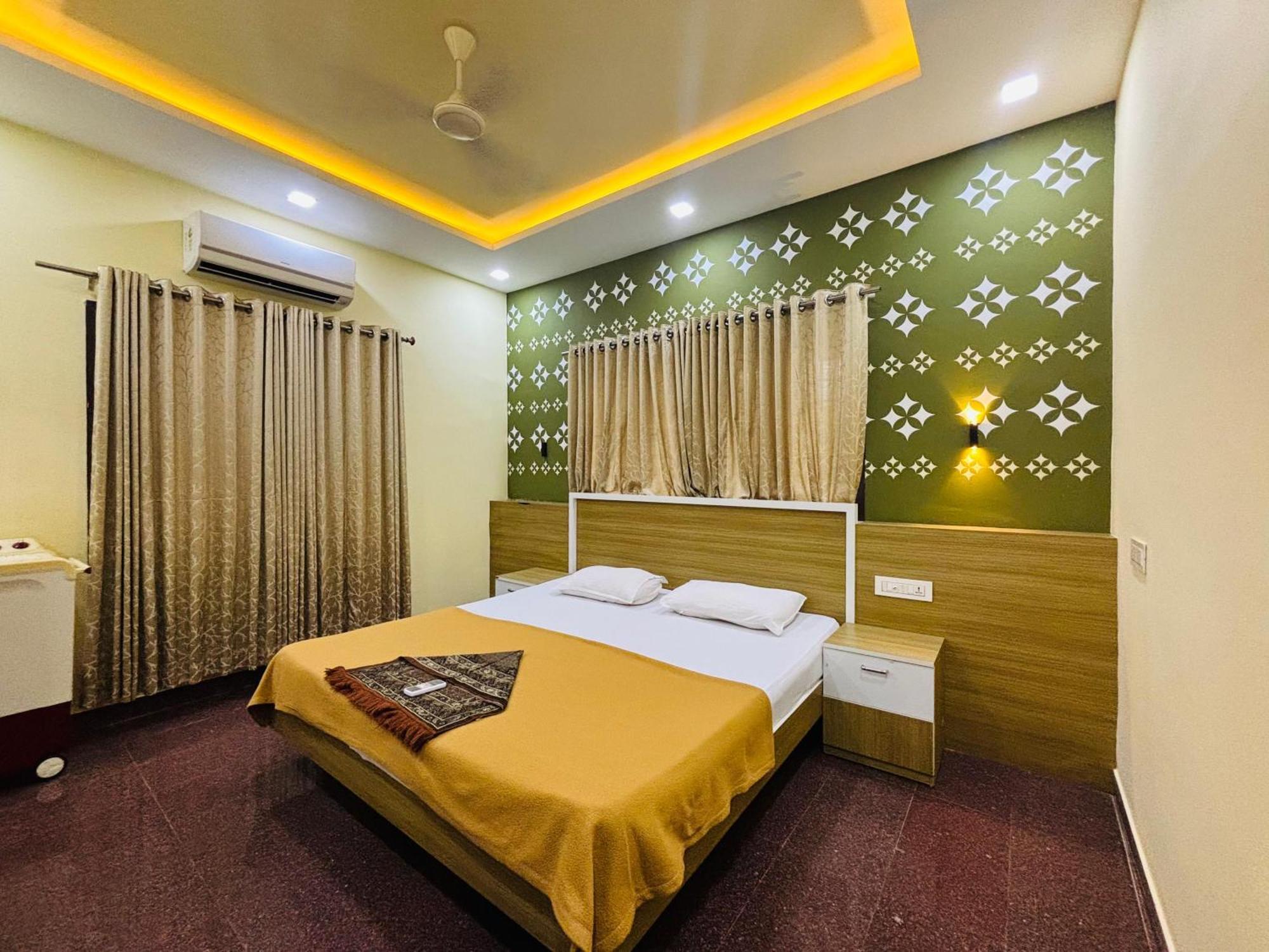 Готель Isha Residency Kochi Екстер'єр фото